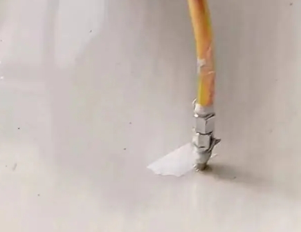 临洮瓷砖空鼓维修公司专业解答在瓷砖铺贴过程中，如果使用的砂料过粗（如全部使用了粗砂），可能会导致以下问题