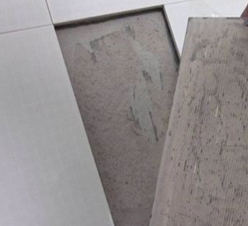临洮瓷砖空鼓维修公司分享瓷砖铺贴时如果打浆（即涂抹在瓷砖背面和基层上的砂浆或瓷砖胶）过少，会带来以下问题